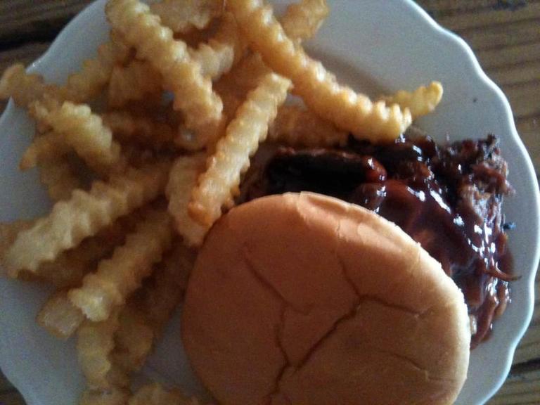 Ray's Rib King, Yemassee - Pulled Pork Sandwich