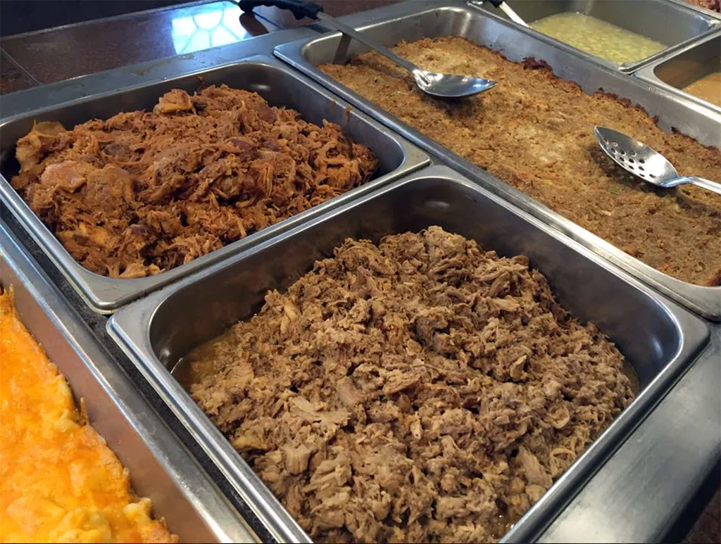 BBQ Trays at Radd Dew’s Bar-B-Que Pit