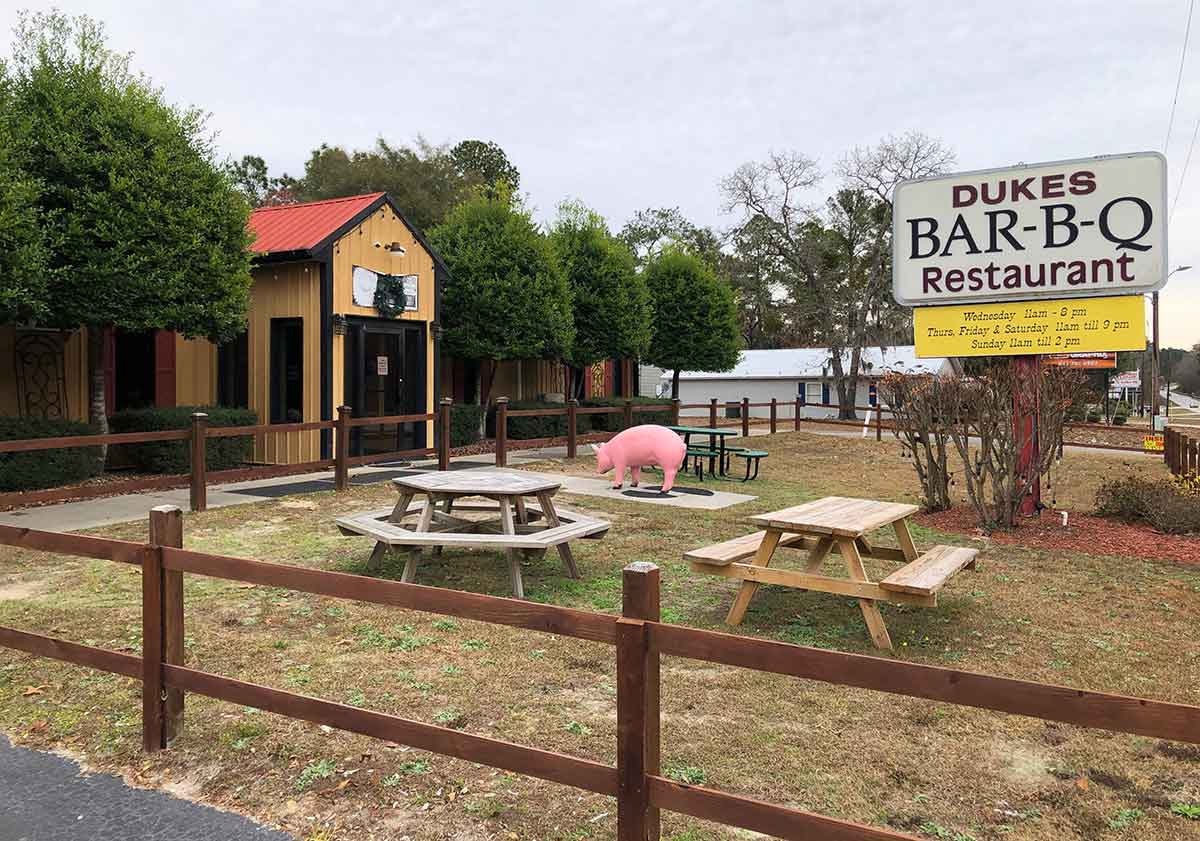 Exterior of Dukes Barbecue in Walterboro