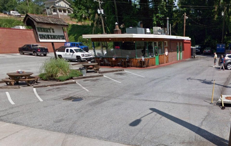 Henry’s Smokehouse on Wade Hampton in Greenville - Destination BBQ
