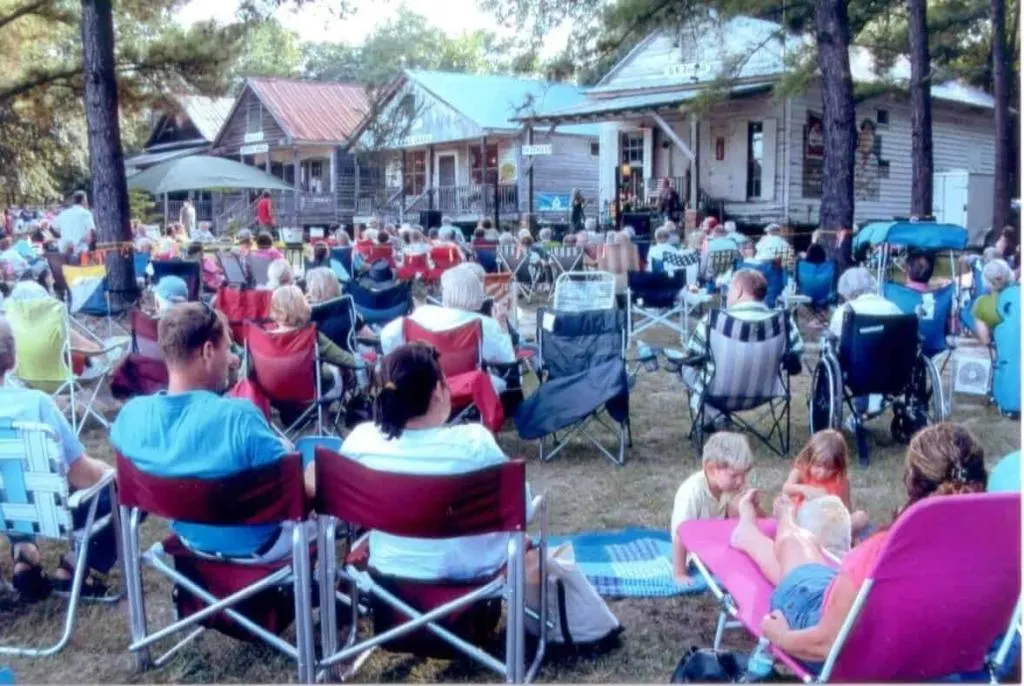 Lone Star Barbecue and Mercantile - Lone Star Crowds