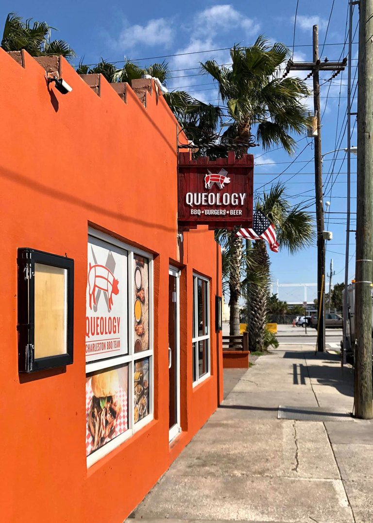 Queology: BBQ Restuarant in Charleston, SC - Destination BBQ