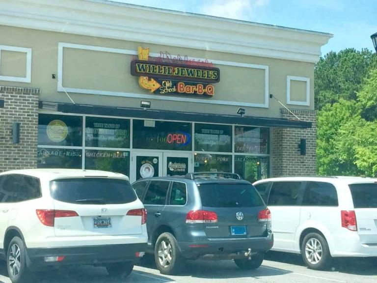 Willie Jewell's in North Charleston - Storefront