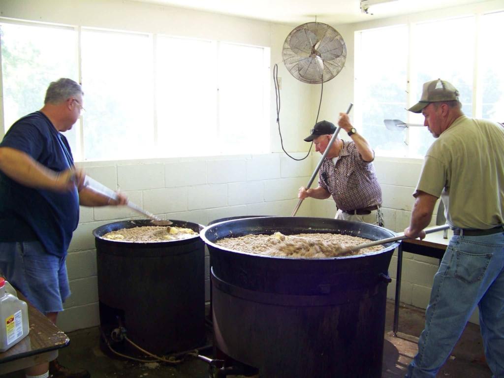 Lancaster's Big Oak BBQ making SC Barbecue Hash