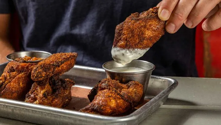 How to Keep Wings Hot and Crispy for a Party (No Soggy Skin)