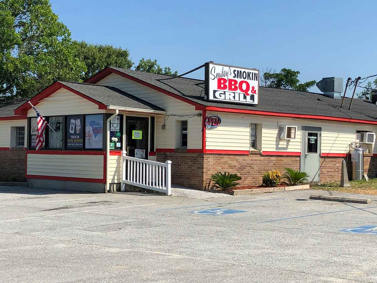 Smiley's Smokin' BBQ in Elgin