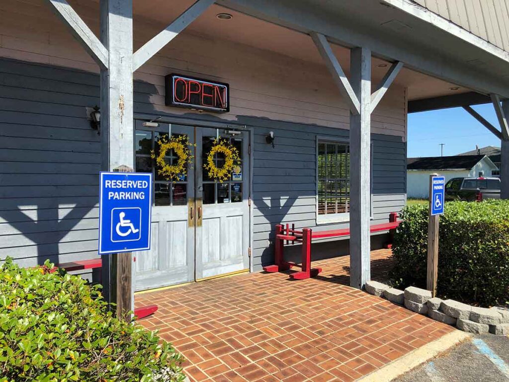 Entrance of D&H BBQ in Manning, SC