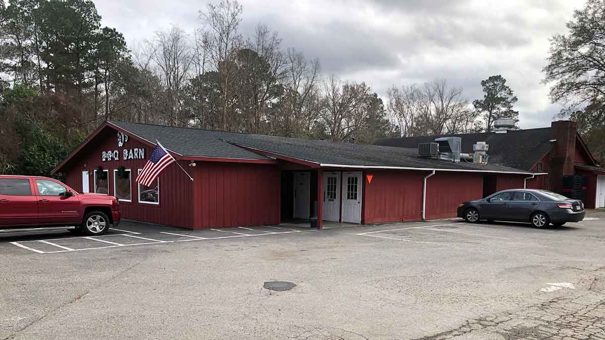 Exterior of Big D's BBQ Barn in Hemingway