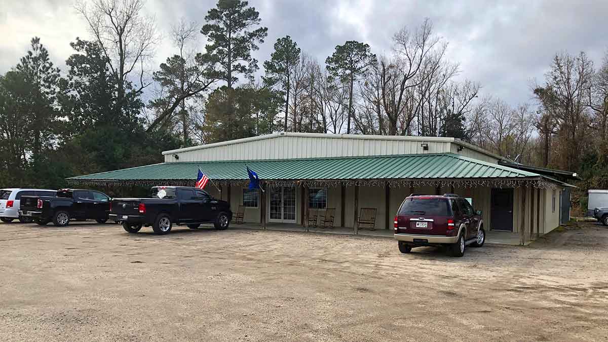 Kenny's Bar B Que and Southern Seafood Buffet in Hemingway, SC