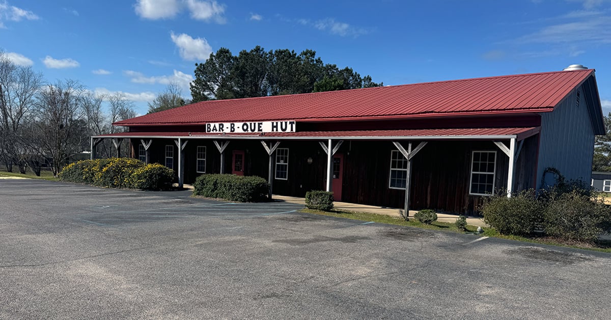 Exterior of BBQ Hut in Sumter, SC.