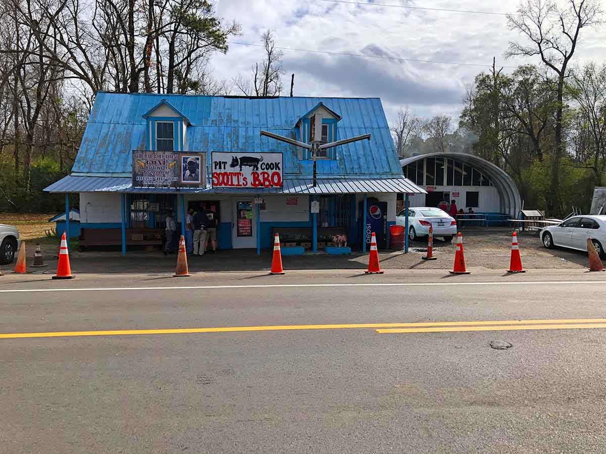 Exterior of Scott's BBQ in Hemingway