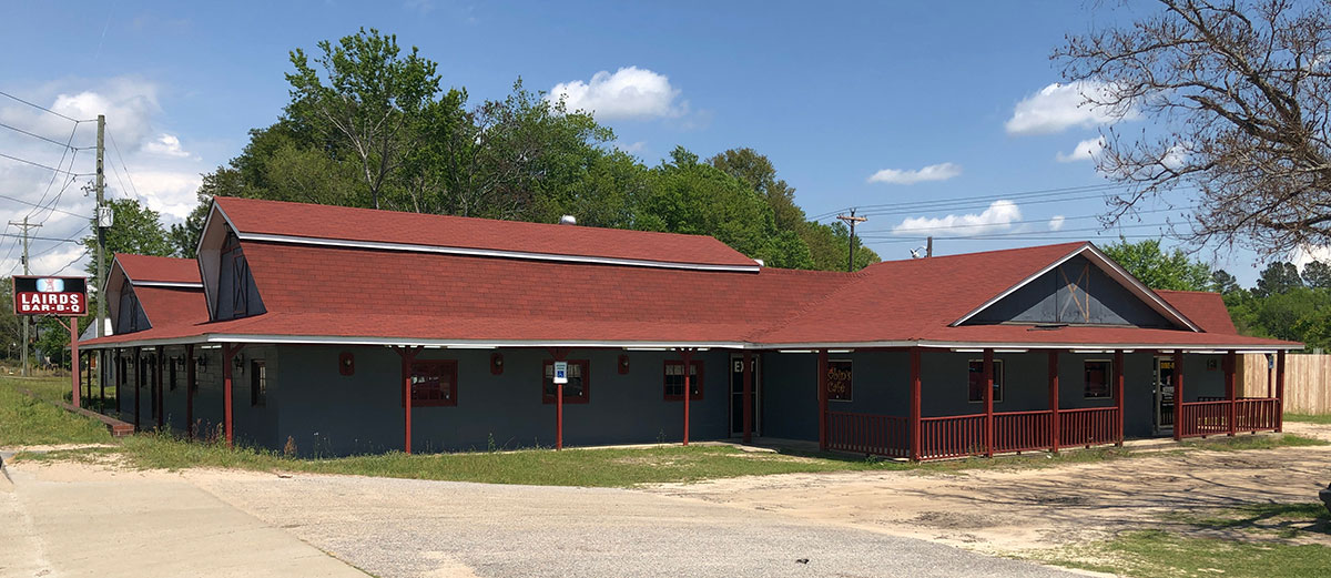 Exterior of Laird's Bar BQ Pit and Robin's Café in North, SC