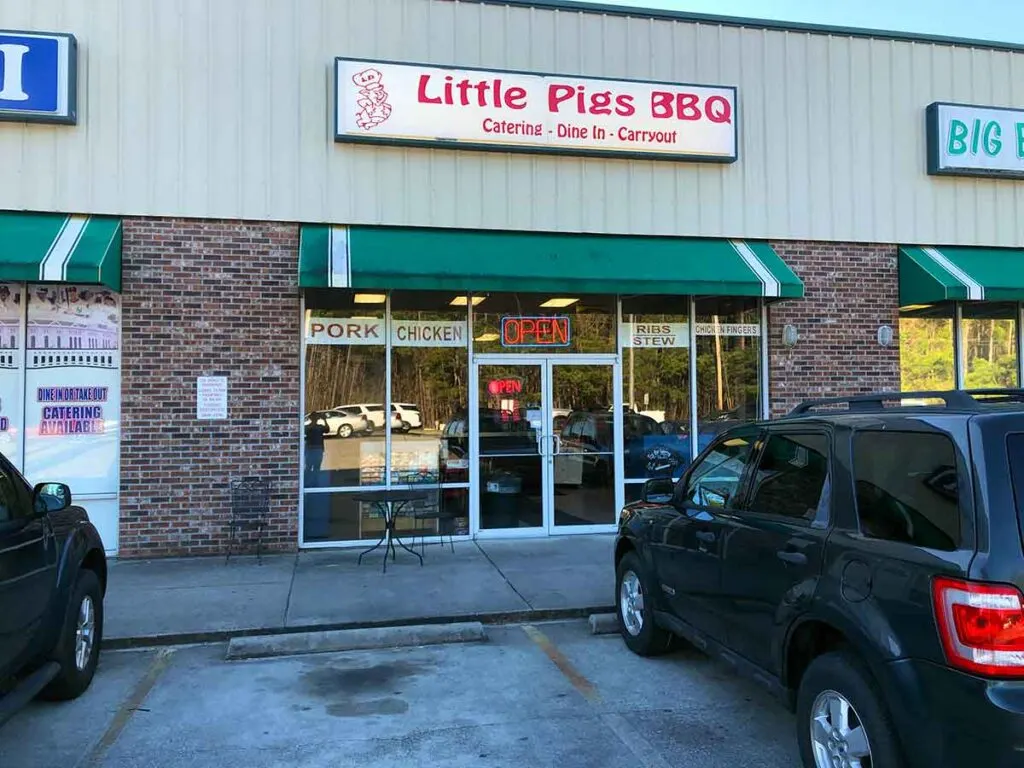 Exterior of Little Pigs BBQ at Surfside Beach