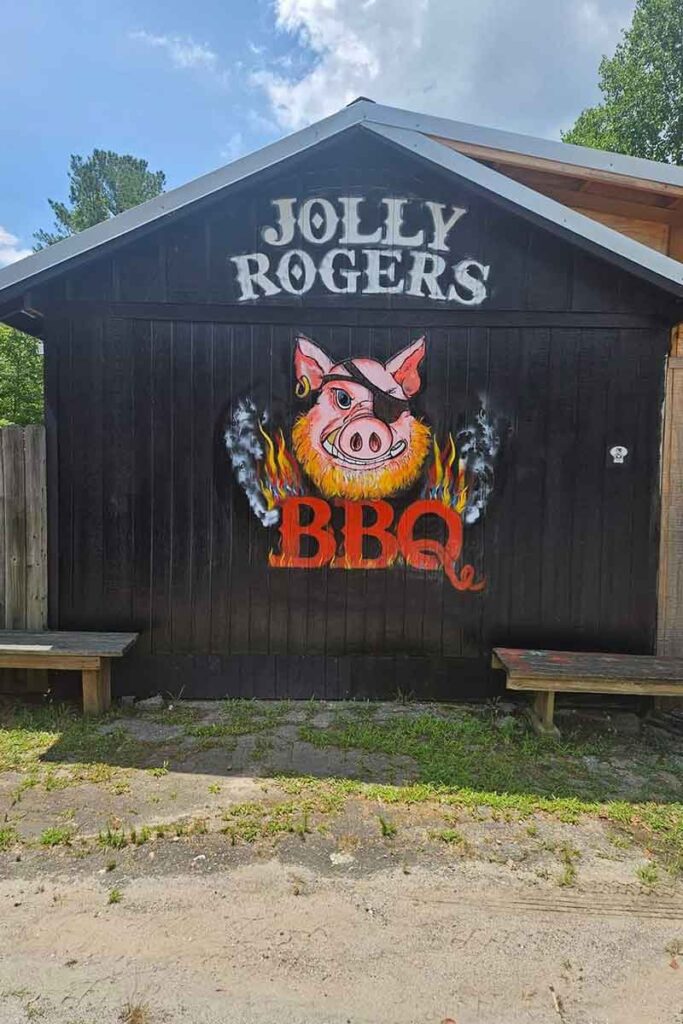 Front of Jolly Rogers Woodfired BBQ in Pacolet.