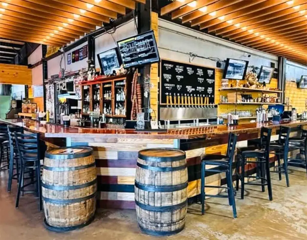Interior view of bar area for Elliott's and Seminar Brewing.