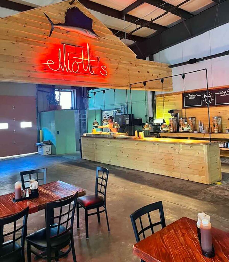 Interior of Elliott's BBQ Lounge in Seminar Brewing in Florence.