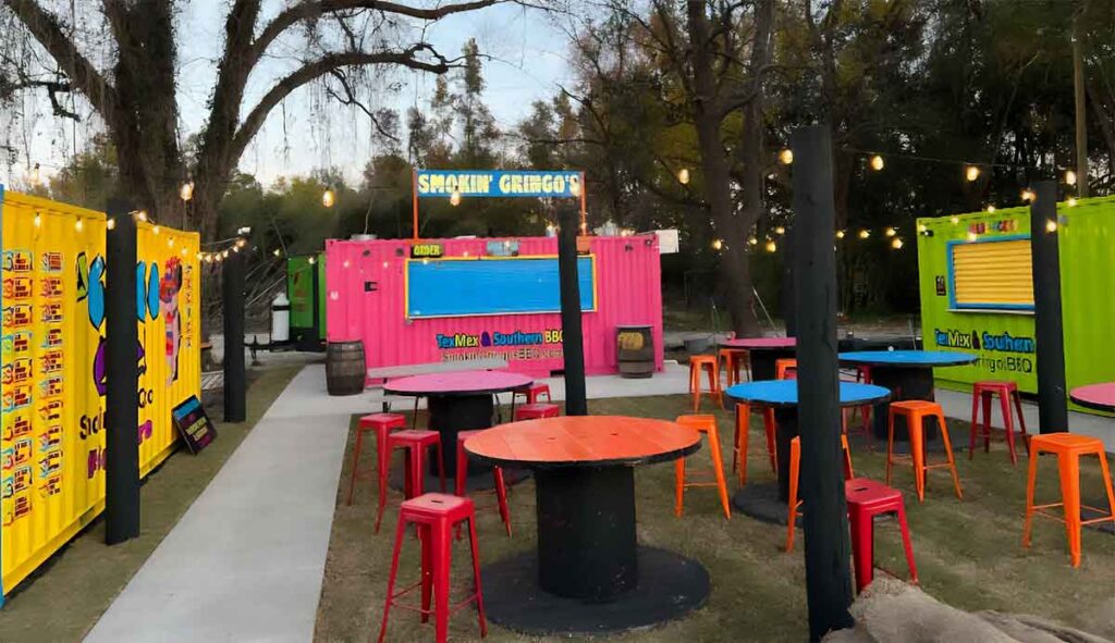 Smokin' Gringo's outdoor tables.