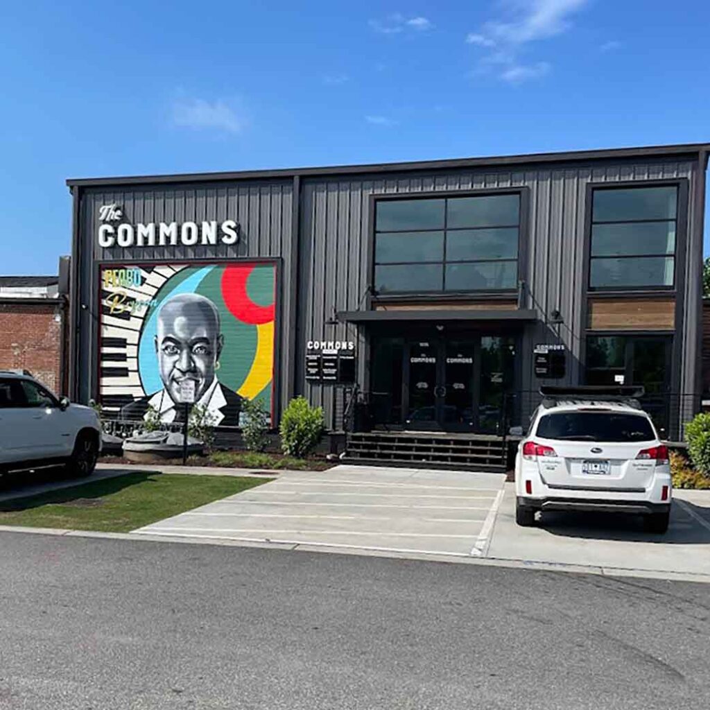 The entrance to the section of The Commons where Moohogz Craft BBQ is found.