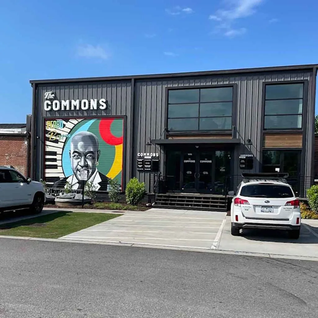 The entrance to the section of The Commons where Moohogz Craft BBQ is found.