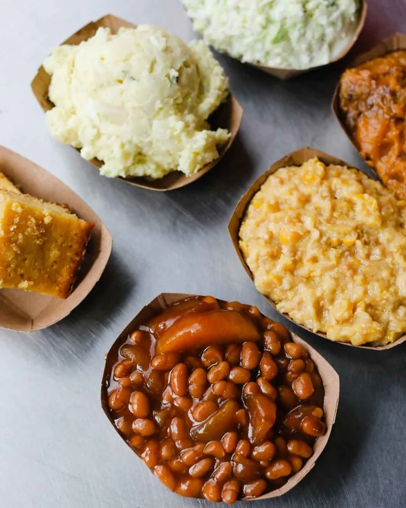 Six paper trays with side dish options.