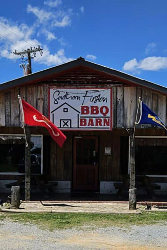 Exterior of Southern Fusion BBQ Barn in Chesnee.