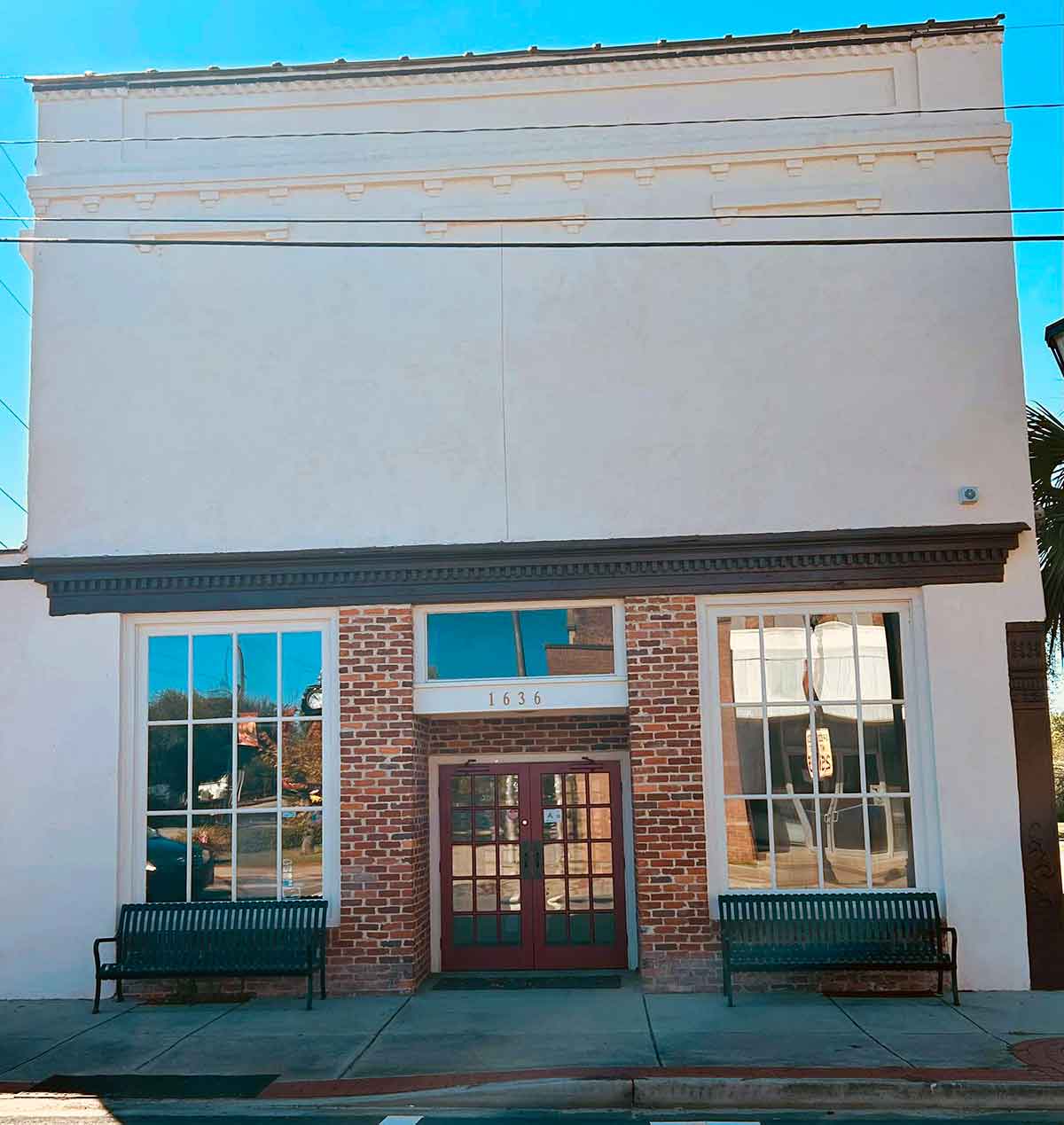 Exterior of Smoke 'Em Barbecue Joint in St. Matthews.