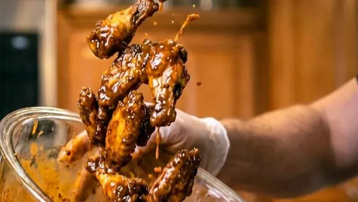 How Much Sauce for Wings: Tossing and Dipping Amounts