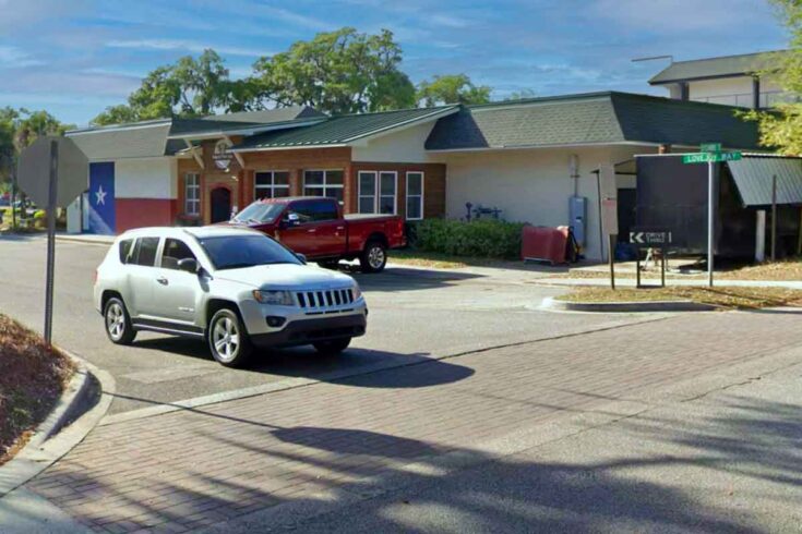 Exterior of Bordertown BBQ in Beaufort, SC.