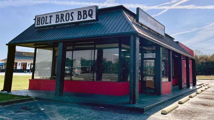 Holt Bros BBQ in Hartsville